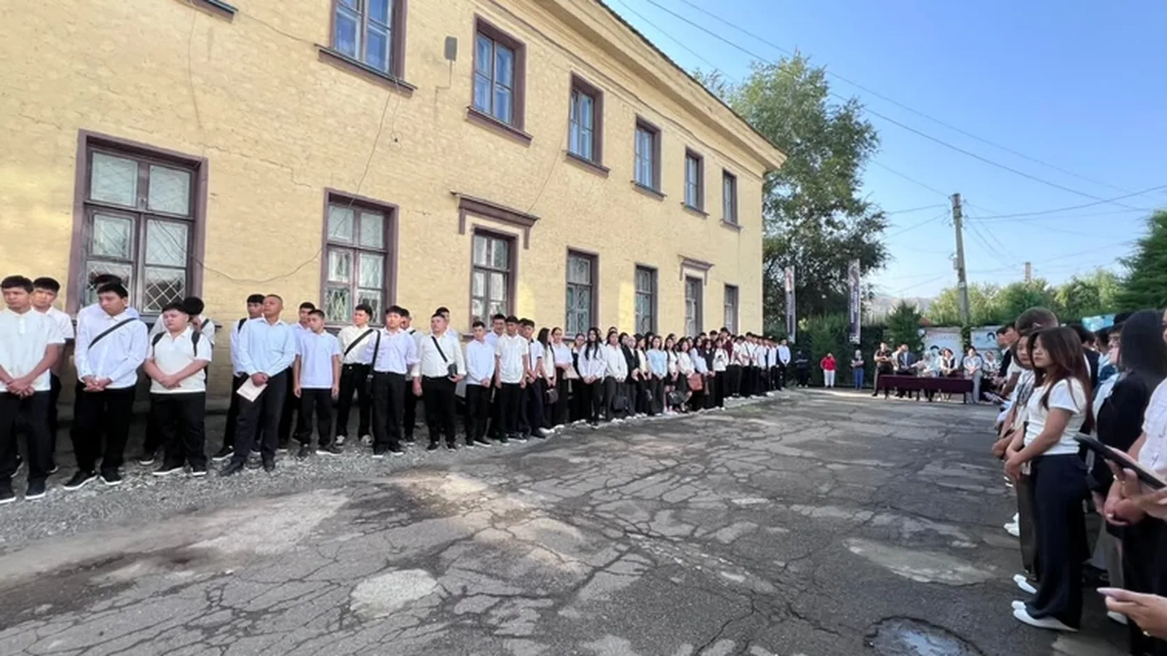 Жаңы окуу жылынын башталышына арналган салтанаттуу линейка