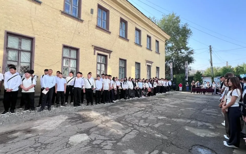 Жаңы окуу жылынын башталышына арналган салтанаттуу линейка