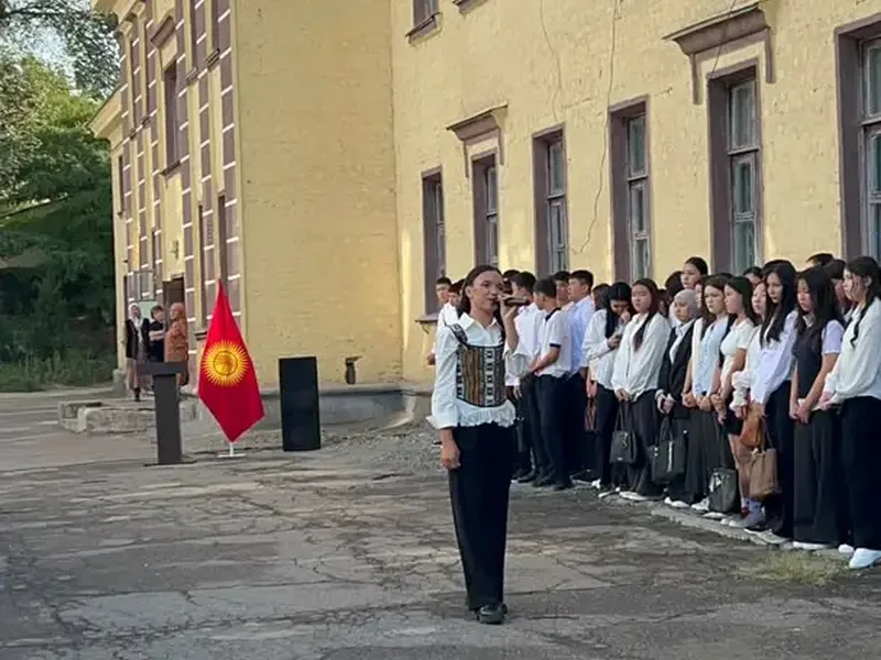 Фотография 1 — Жаңы окуу жылынын башталышына арналган салтанаттуу линейка