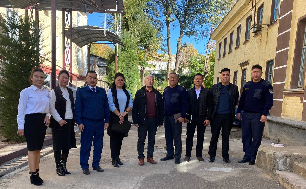 Майлуу-Суу шаарындагы укук коргоо органдары БАКтын студенттеринин арасында профилактикалык иштерин күчөтүүдө 25.10.2023 post thumbnail image