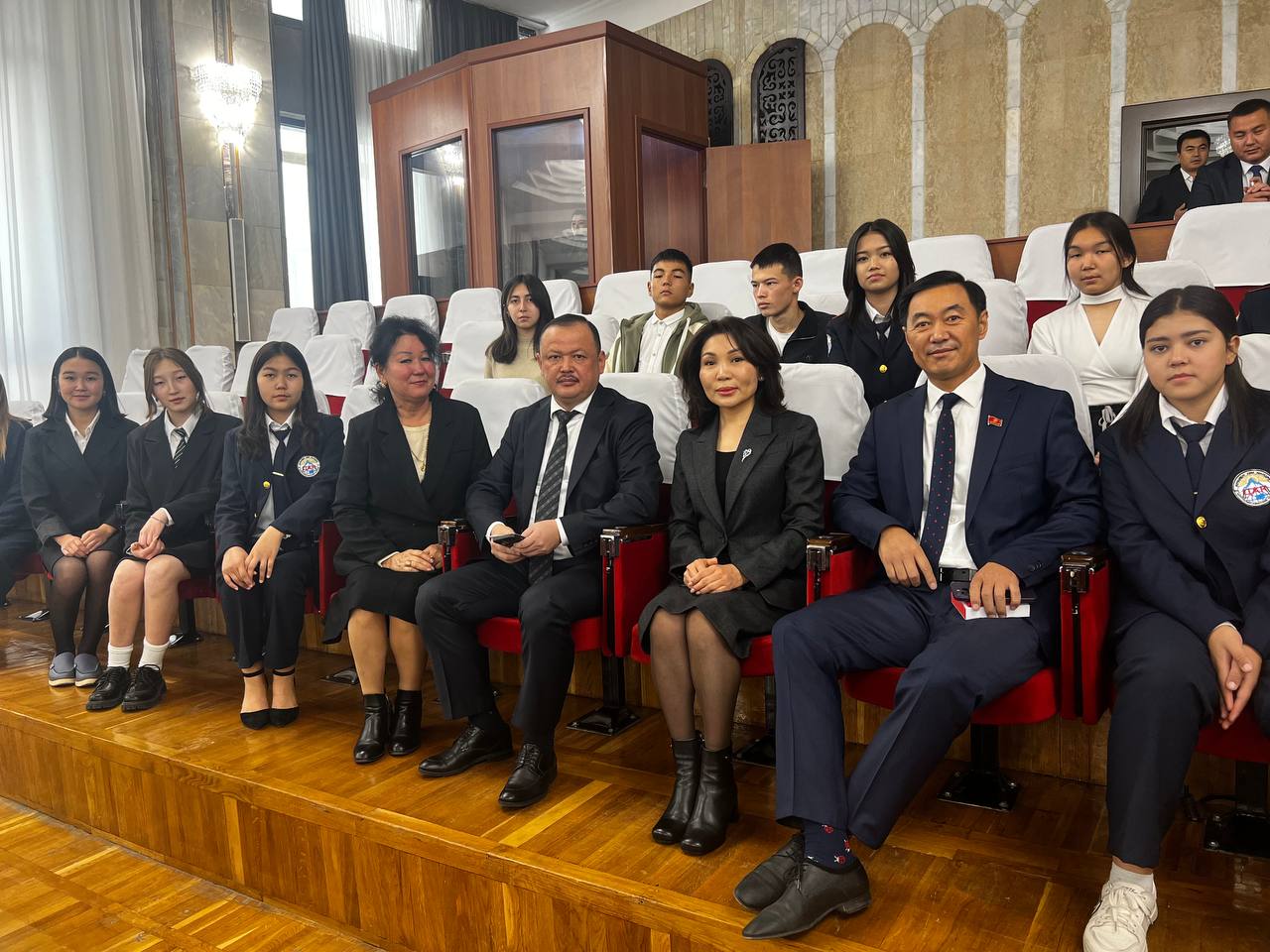 БАКтын мыкты студенттеринин Кыргыз Республикасынын Жогорку Кеңешинин  депутаттары менен  жолугушууда (20.10.2023) post thumbnail image