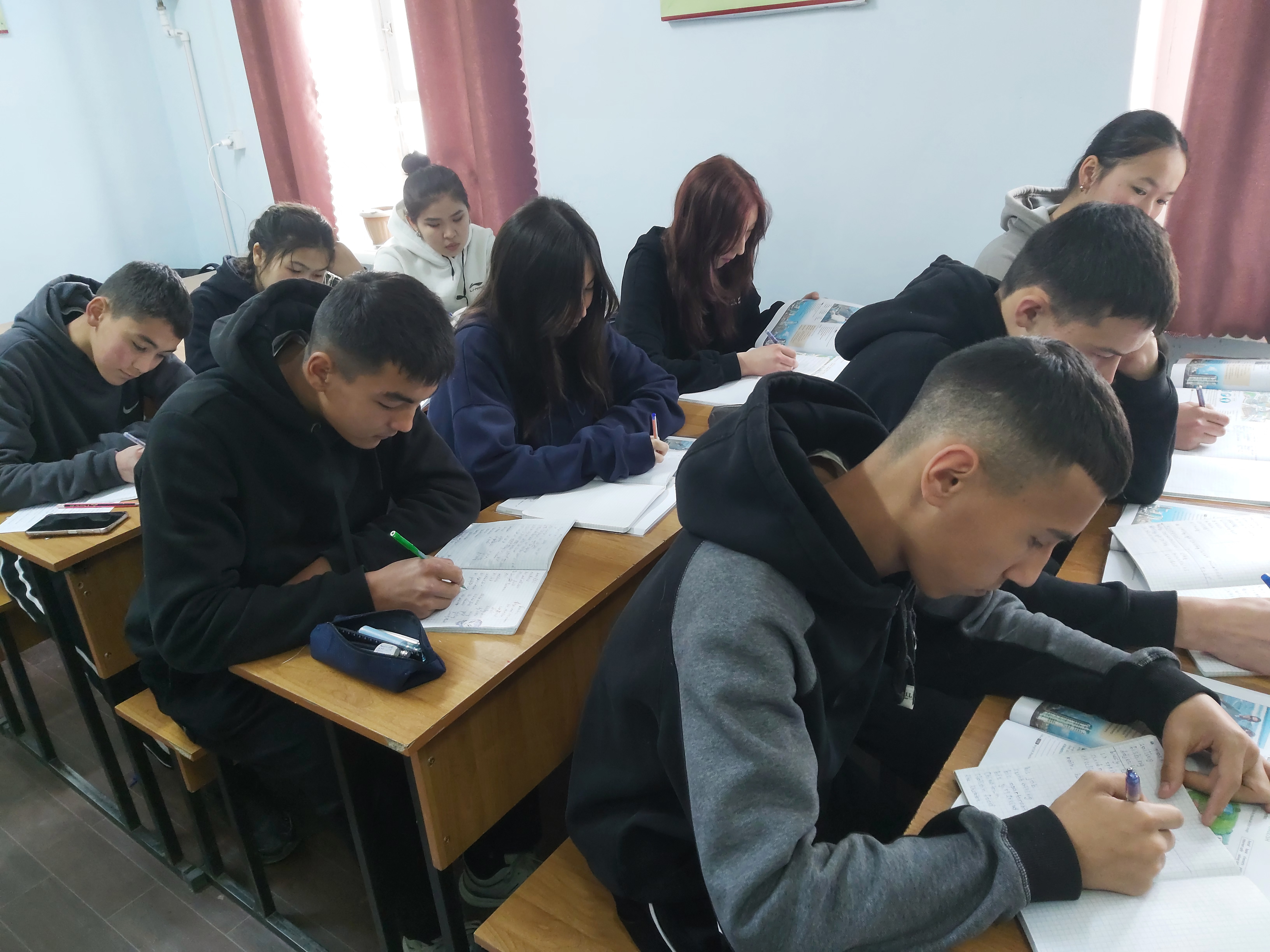 «21-февраль — Эл аралык эне тил күнүнө карата ачык куратордук саатын өткөрдү»  (19.02.2024) post thumbnail image