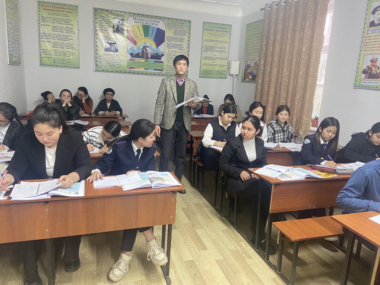 «АНГЛИС ТИЛИ — ЭЛ АРАЛЫК БААРЛАШУУНУН ТИЛИ» (29.02.2024) post thumbnail image