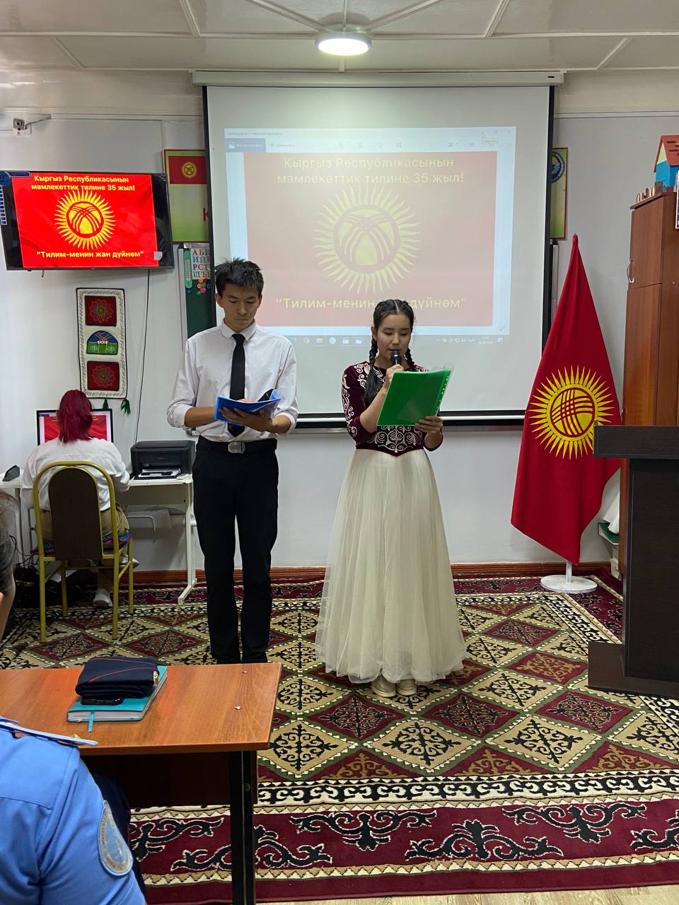 «Тилим — менин  жан дүйнөм»  23- сентябрь мамлекеттик тилинин 35 жылдыгына карата ИИМ кызматкерлери менен биргелешкен студенттик-практикалык конференциясы өттү (20.09.2024). post thumbnail image