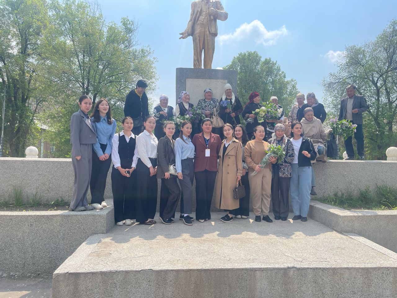 Дань памяти великому лидеру: студенты ЦАК отметили День рождения Ленина (24.04.2025) post thumbnail image