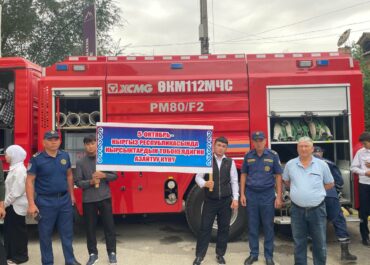 Представители МЧС и пожарной службы города Майлуу-Суу провели обучающее занятие для студентов ЦАК по действиям в чрезвычайных ситуациях (16.09.2025).