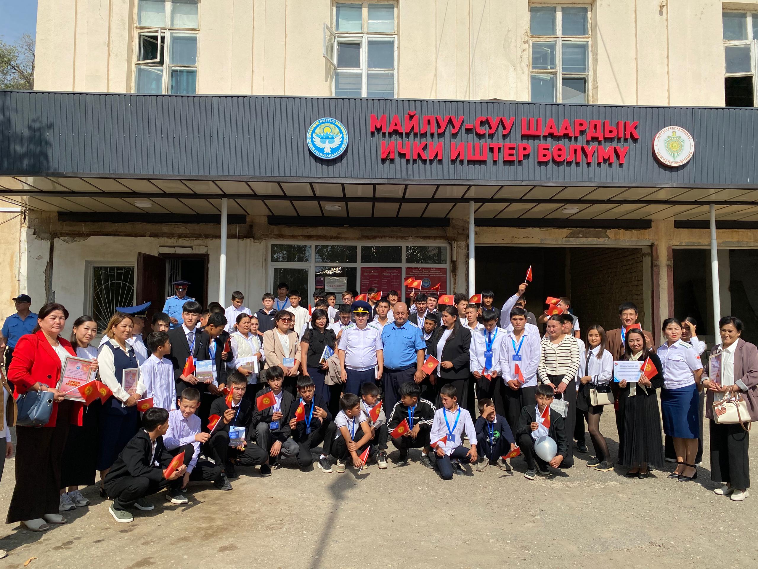 Борбордук Азия колледжинин студенттери Майлуу-Суу шаарынын прокуратурасынын демилгеси менен уюштурулган «Жаштардын күчү – адепте, коомдун күчү – мыйзамда» аттуу үч күндүк форумуна активдүү катышышты (29-30.09.2025). post thumbnail image