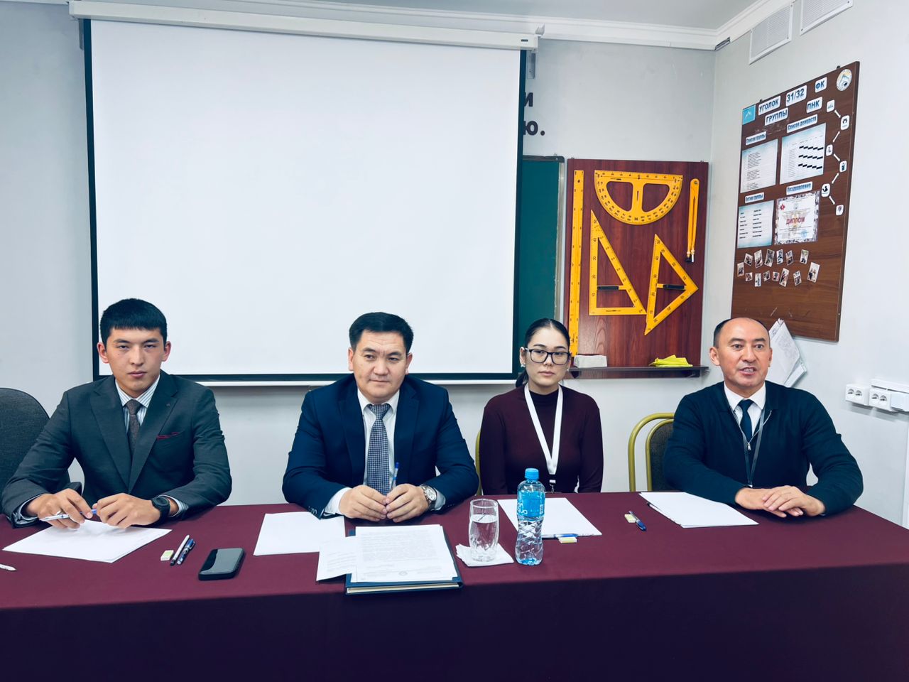 Майлуу-Суу шаарынын прокурору менен Борбордук Азия колледжинин студенттери «Жаштар коррупцияга жана тыюу салынган дары-дармектерге каршы» аттуу темасында жолугушуу өткөрүштү (23.10.2025ж). post thumbnail image