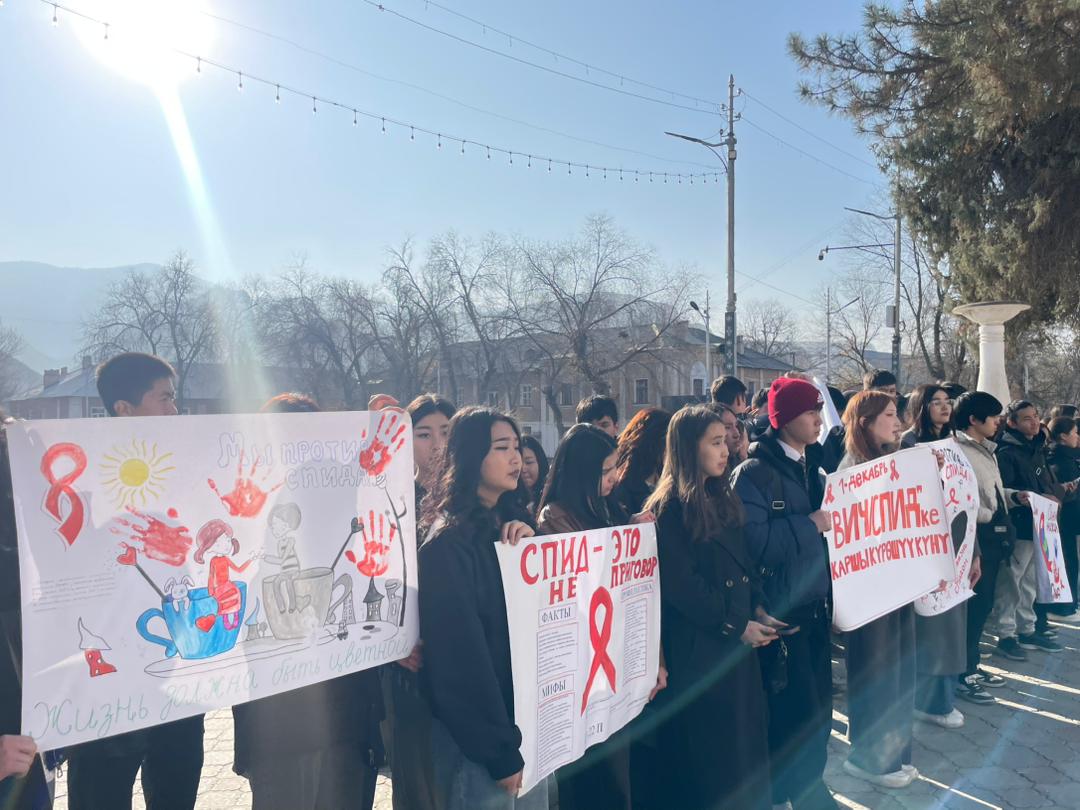 Борбордук Азия колледжинин студенттери бүткүл дүйнөлүк СПИДке каршы күрөшүү боюнча иш-чарага катышуусу (01.12.2025ж). post thumbnail image